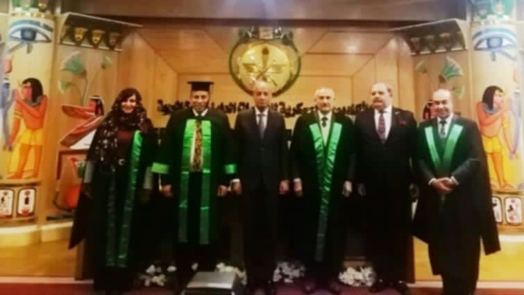 الفريق أول محمد زكي واللواء مجدي أبو المجد يتوسطان لجنة المناقشة
