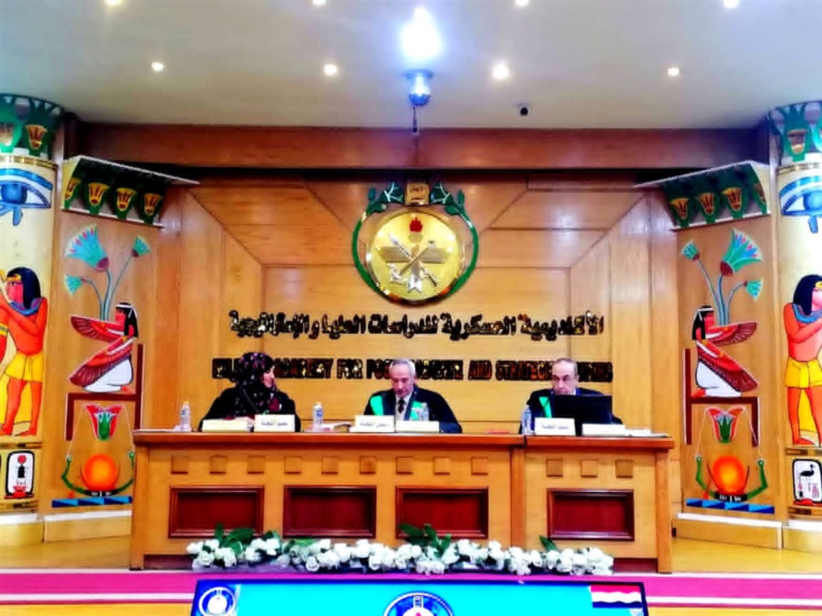 لجنة المناقشة والحكم