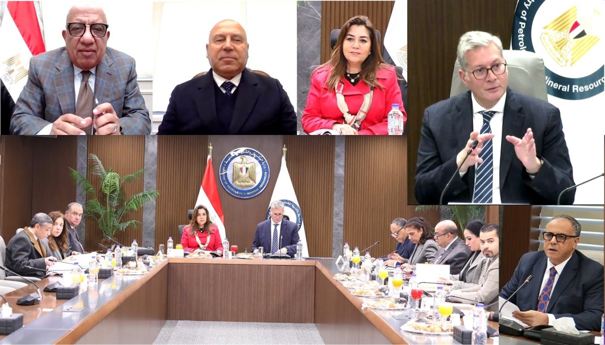 وزير البترول والثروة المعدنية خلال الاجتماع مع وزير الصناعة والكهرباء والتنمية المحلية 