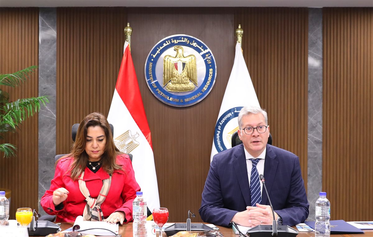 وزير البترول والثروة المعدنية خلال الاجتماع مع وزير الصناعة والكهرباء والتنمية المحلية 