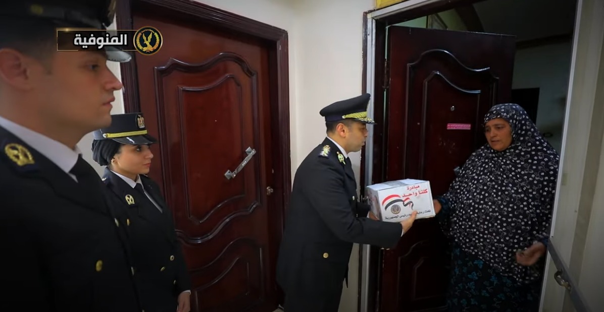 الداخلية تطلق مبادرة مأموري أقسام الشرطة لتوزيع المساعدات العينية بالمجان على الأسر 