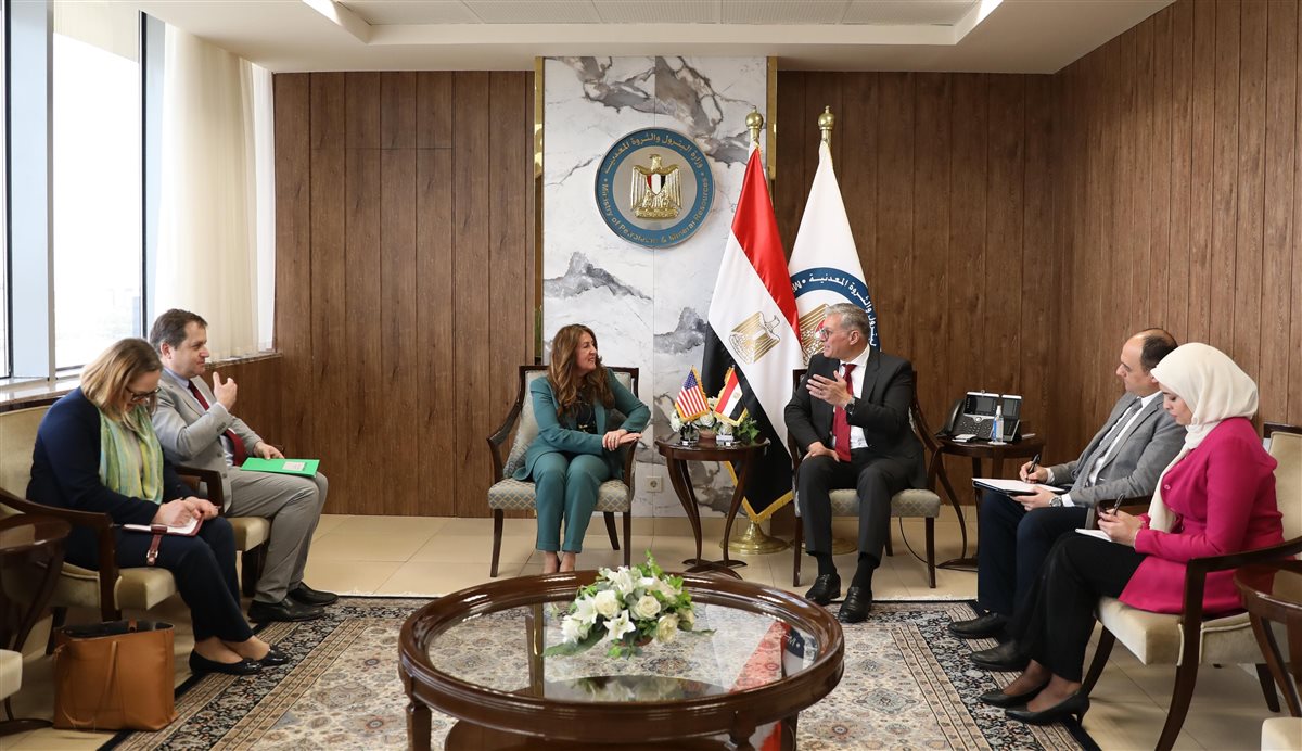 وزير البترول والثروة المعدنية خلال لقائه سفيرة الولايات المتحدة الأمريكية فى مصر