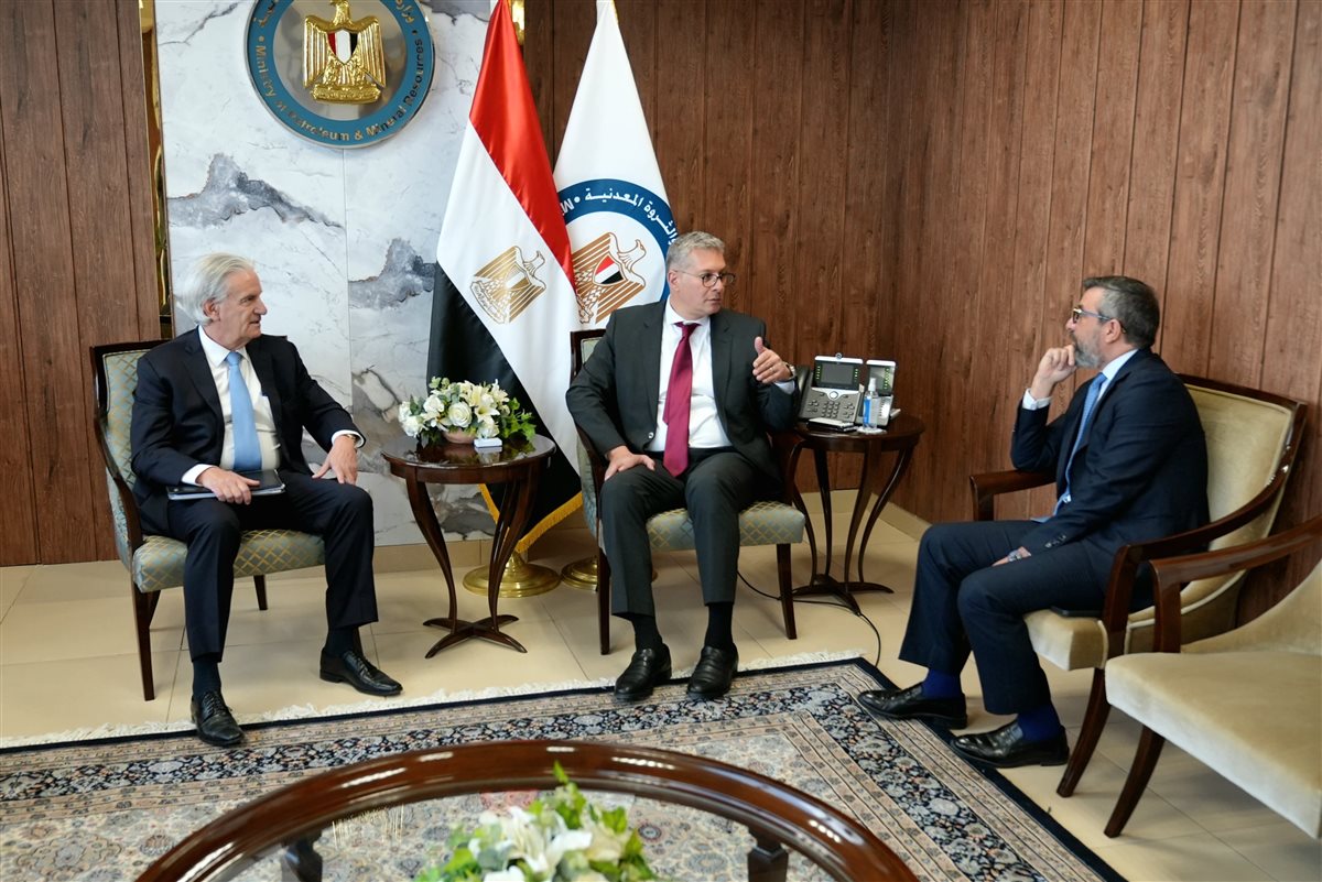 جانب من لقاء وزير البترول ومجموعة يونايتد إنرجى الصينية