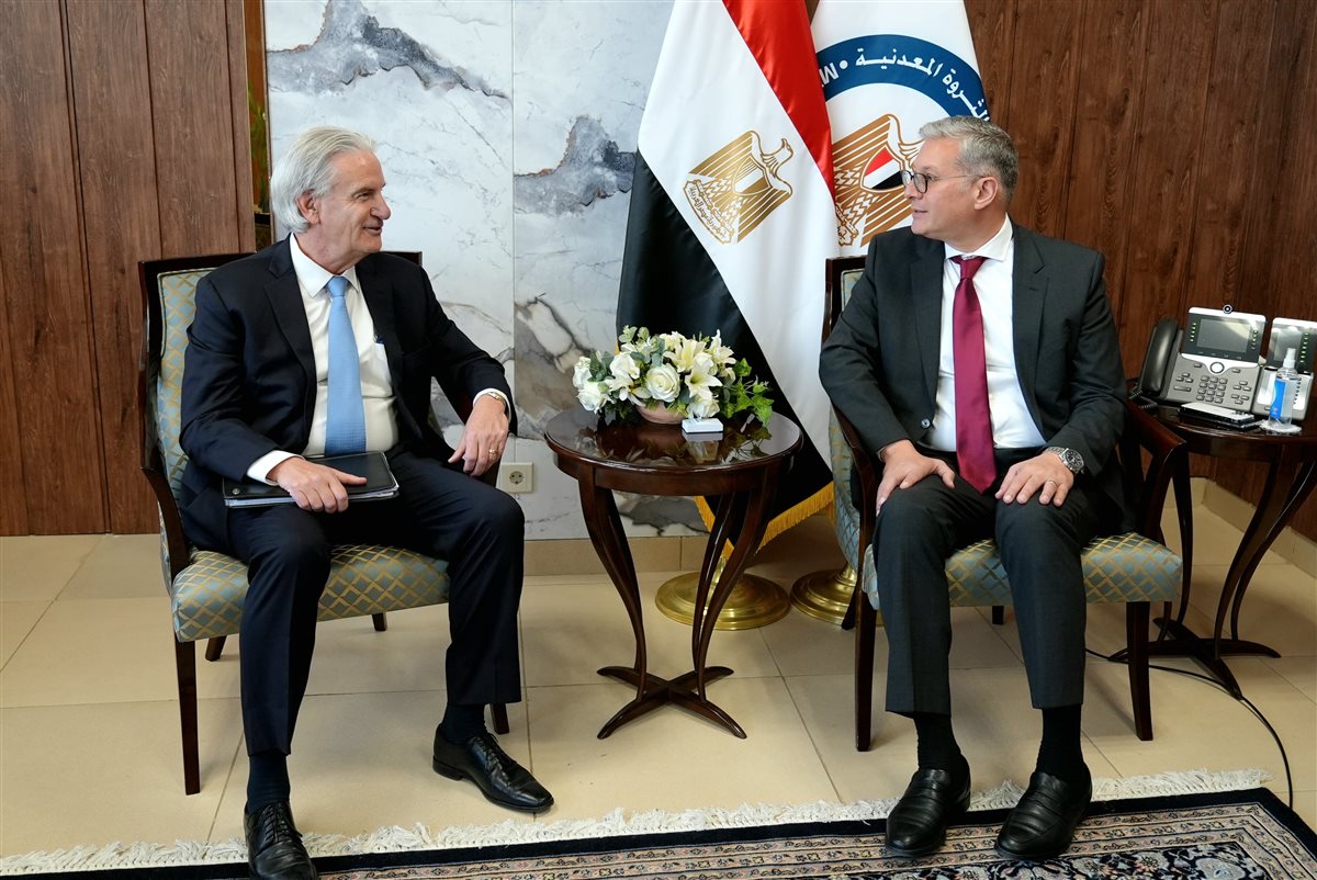 جانب من لقاء وزير البترول ومجموعة يونايتد إنرجى الصينية