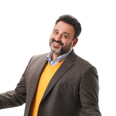 أكرم حسني