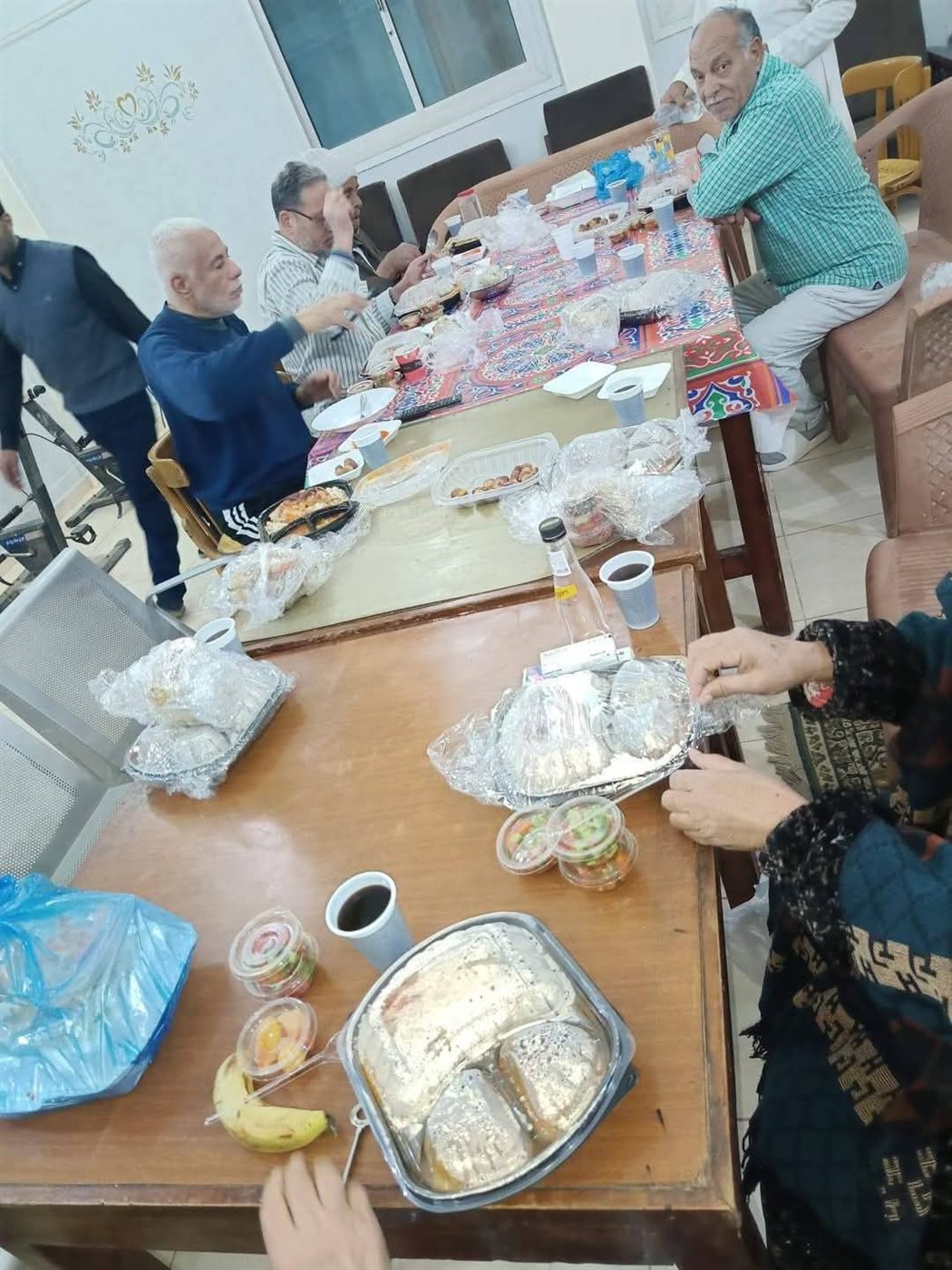 جانب من الإفطار الجماعي لنزلاء دار المسنين 