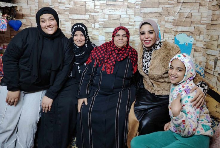 أهالي عزبة حمادة وتحضيرات إفطار 15 رمضان