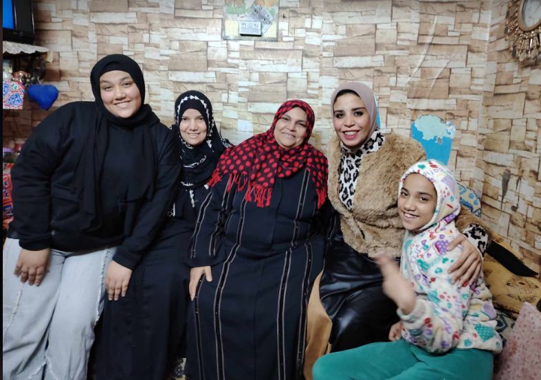 أهالي عزبة حمادة وتحضيرات إفطار 15 رمضان