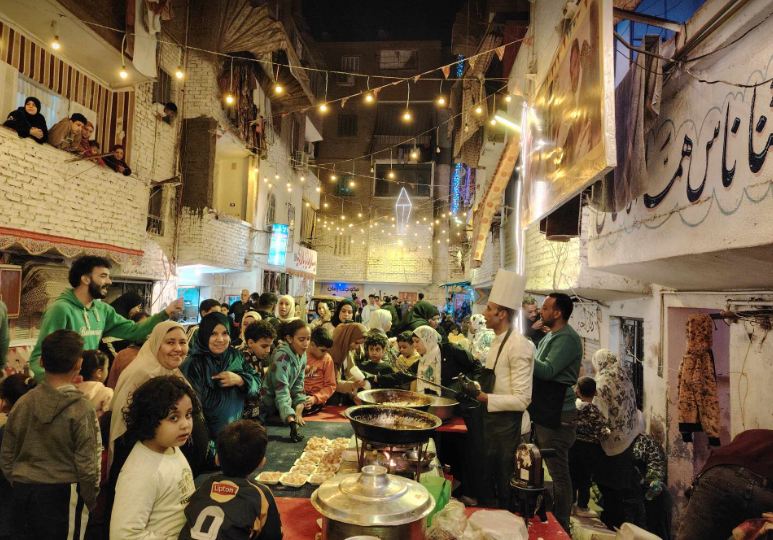 أهالي عزبة حمادة وتحضيرات إفطار 15 رمضان