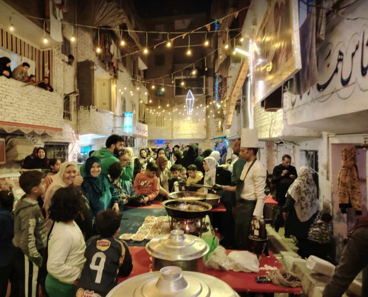 أهالي عزبة حمادة وتحضيرات إفطار 15 رمضان