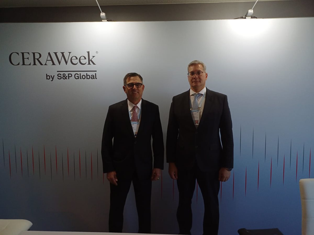 جانب من لقاء وزير البترول والثروة المعدنية والرئيس التنفيذي لشركة هاليبرتون