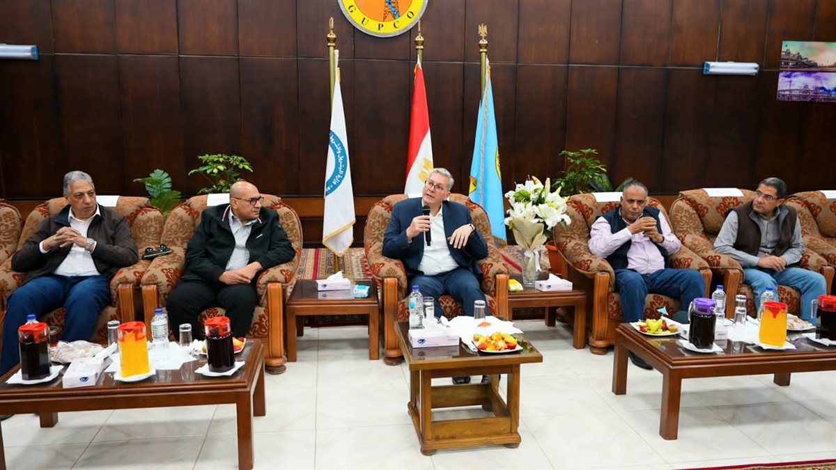 جانب من زيارة وزير البترول لشركتى جابكو والعامة للبترول بمنطقة خليج السويس