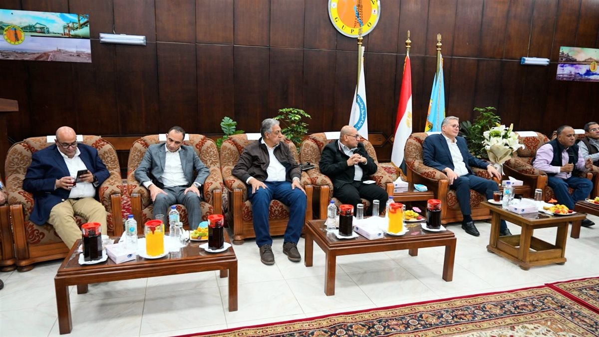 جانب من زيارة وزير البترول لشركتى جابكو والعامة للبترول بمنطقة خليج السويس