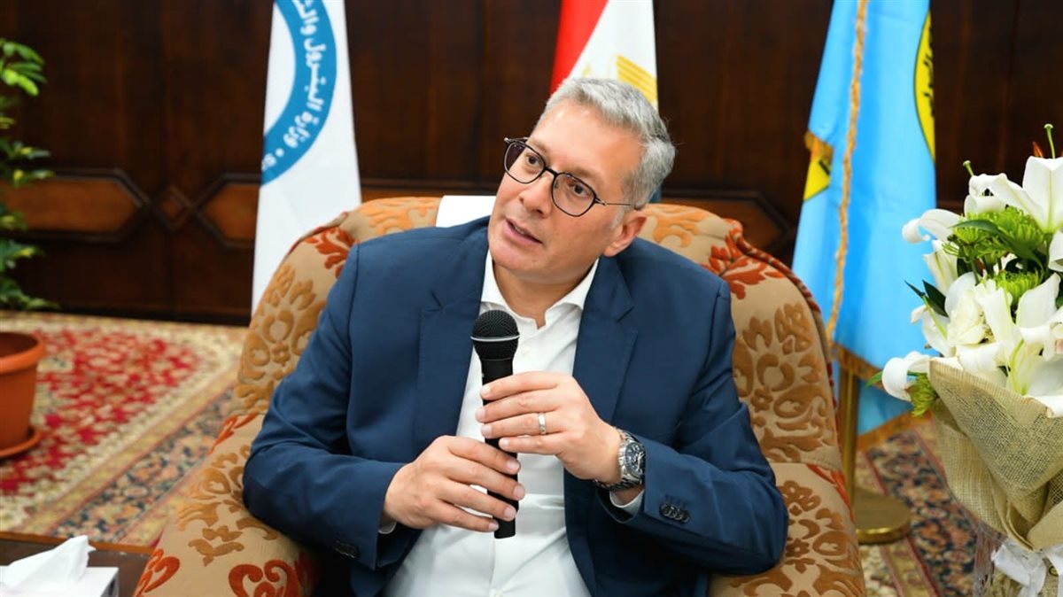 جانب من زيارة وزير البترول لشركتى جابكو والعامة للبترول بمنطقة خليج السويس