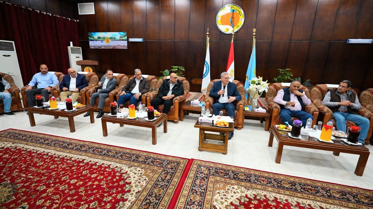 جانب من زيارة وزير البترول لشركتى جابكو والعامة للبترول بمنطقة خليج السويس