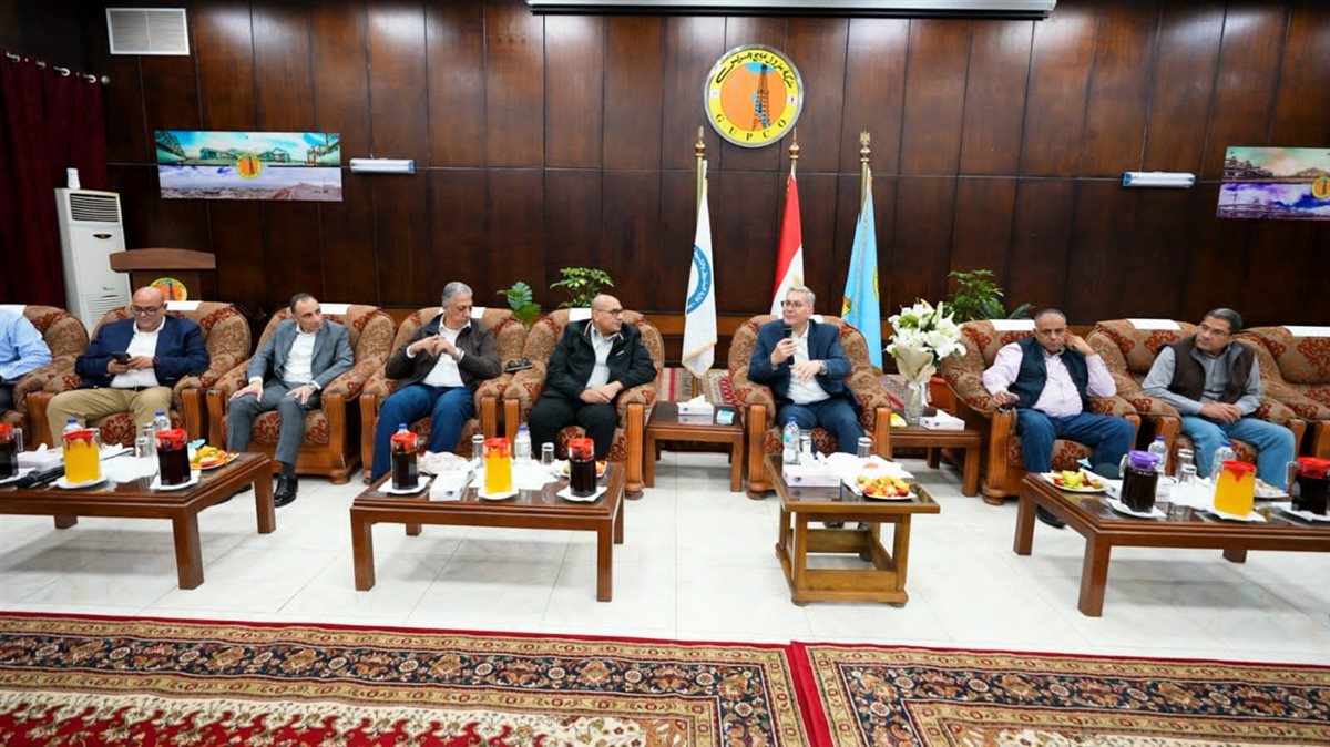 جانب من زيارة وزير البترول لشركتى جابكو والعامة للبترول بمنطقة خليج السويس
