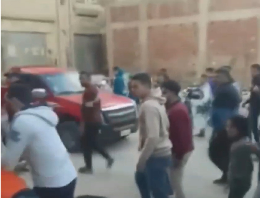 كان عايز يجبله كرسي.. الداخلية تكثف في واقعة سحل شاب بدمياط