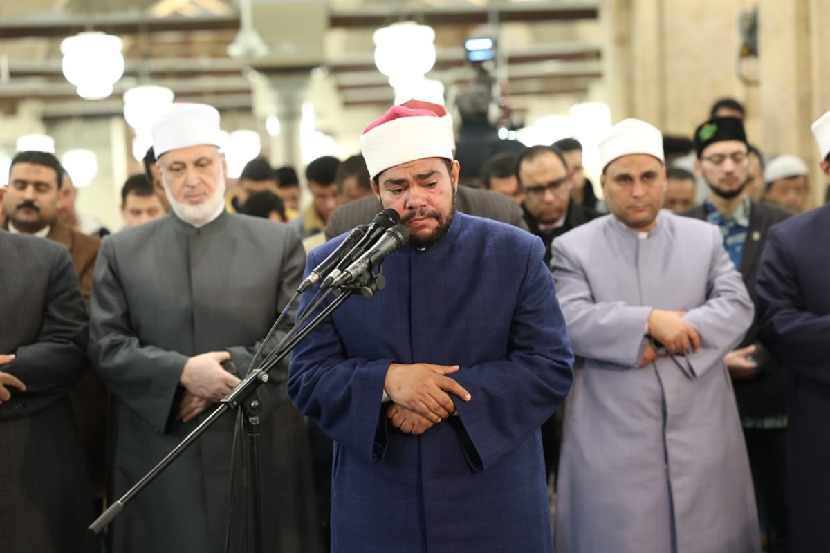 الجامع الأزهر كامل العدد بالمصلين في الثلث الأخير من شهر رمضان