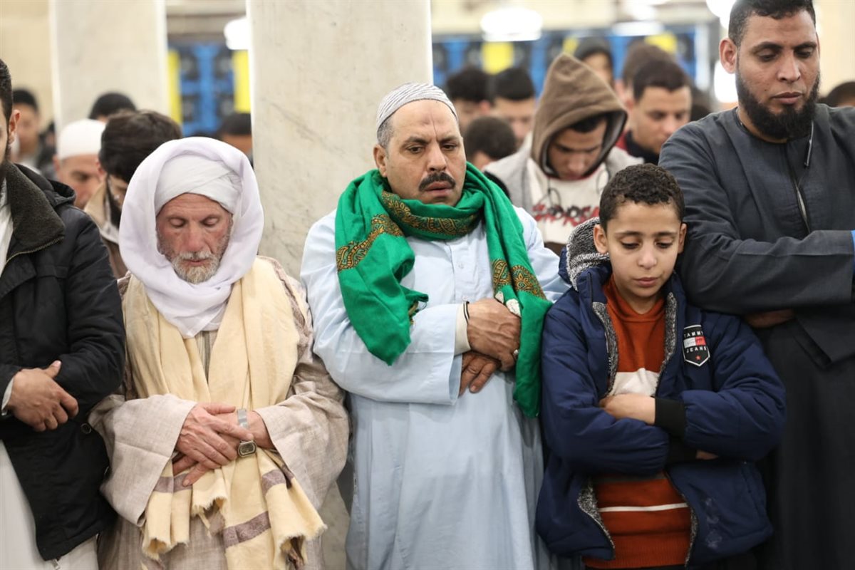 الجامع الأزهر كامل العدد بالمصلين في الثلث الأخير من شهر رمضان