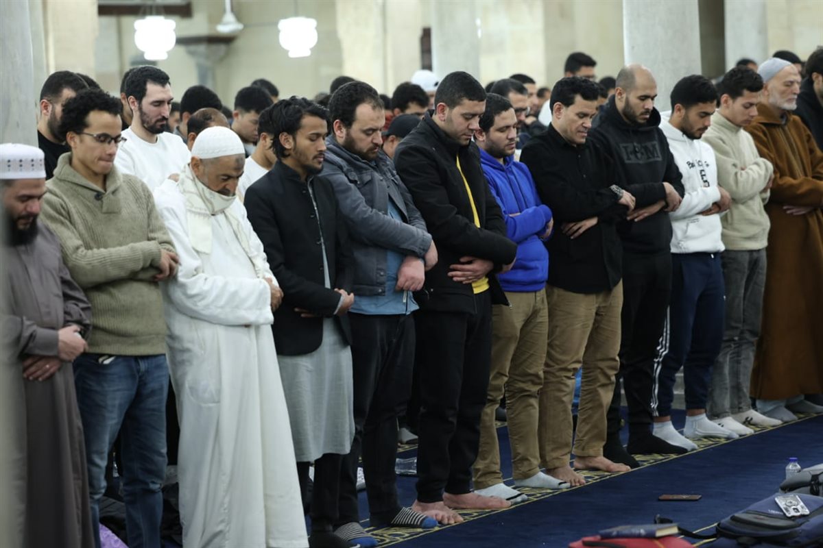 الجامع الأزهر كامل العدد بالمصلين في الثلث الأخير من شهر رمضان