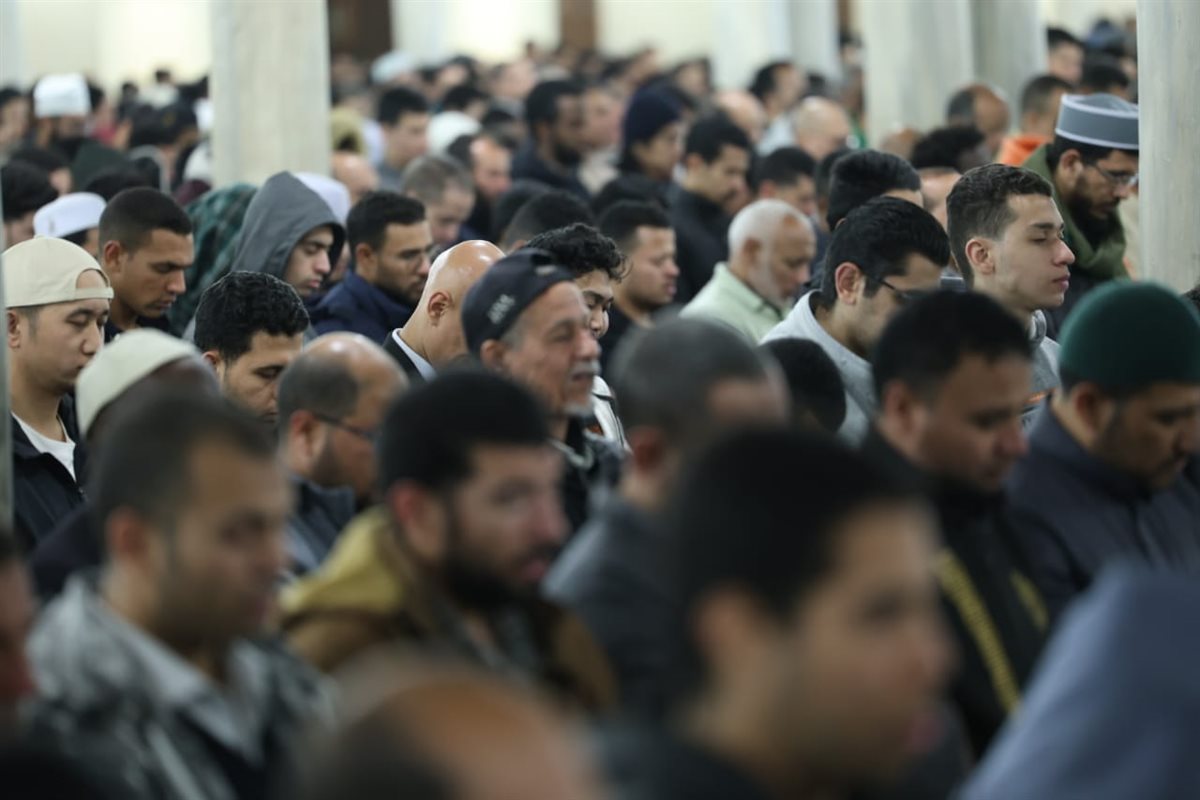 الجامع الأزهر كامل العدد بالمصلين في الثلث الأخير من شهر رمضان