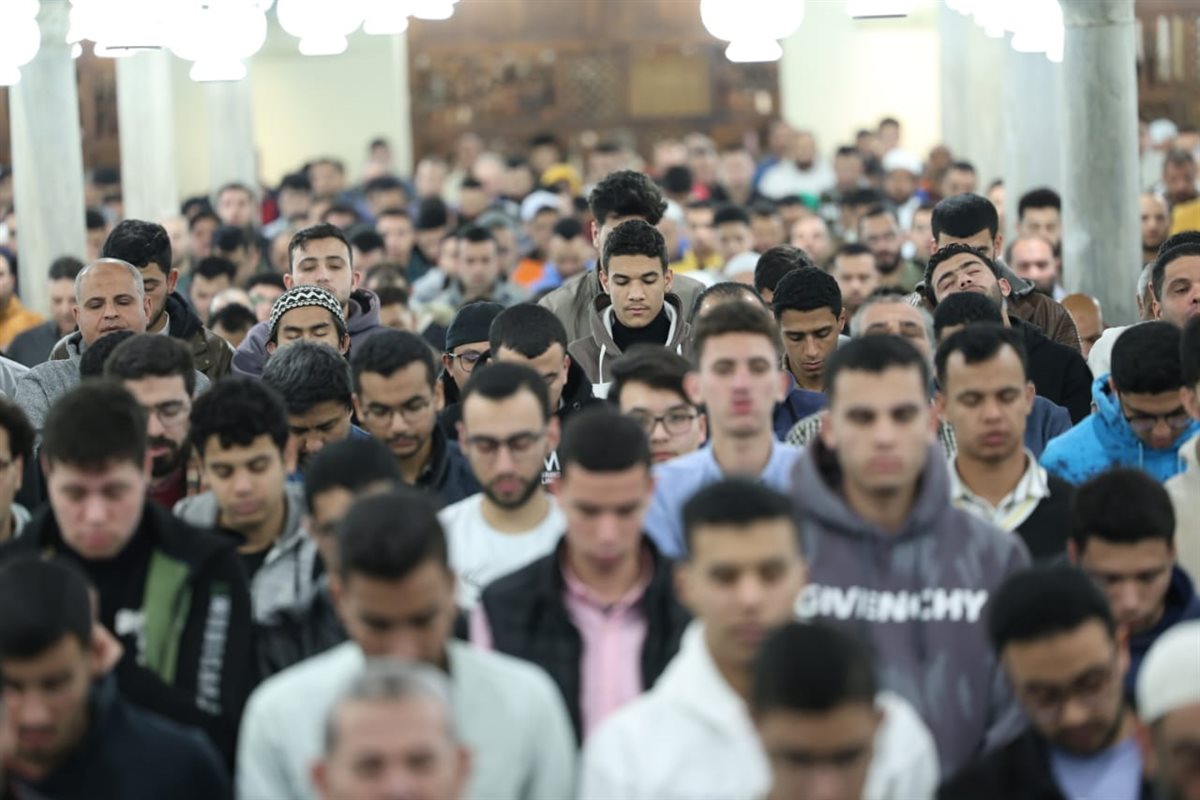 الجامع الأزهر كامل العدد بالمصلين في الثلث الأخير من شهر رمضان