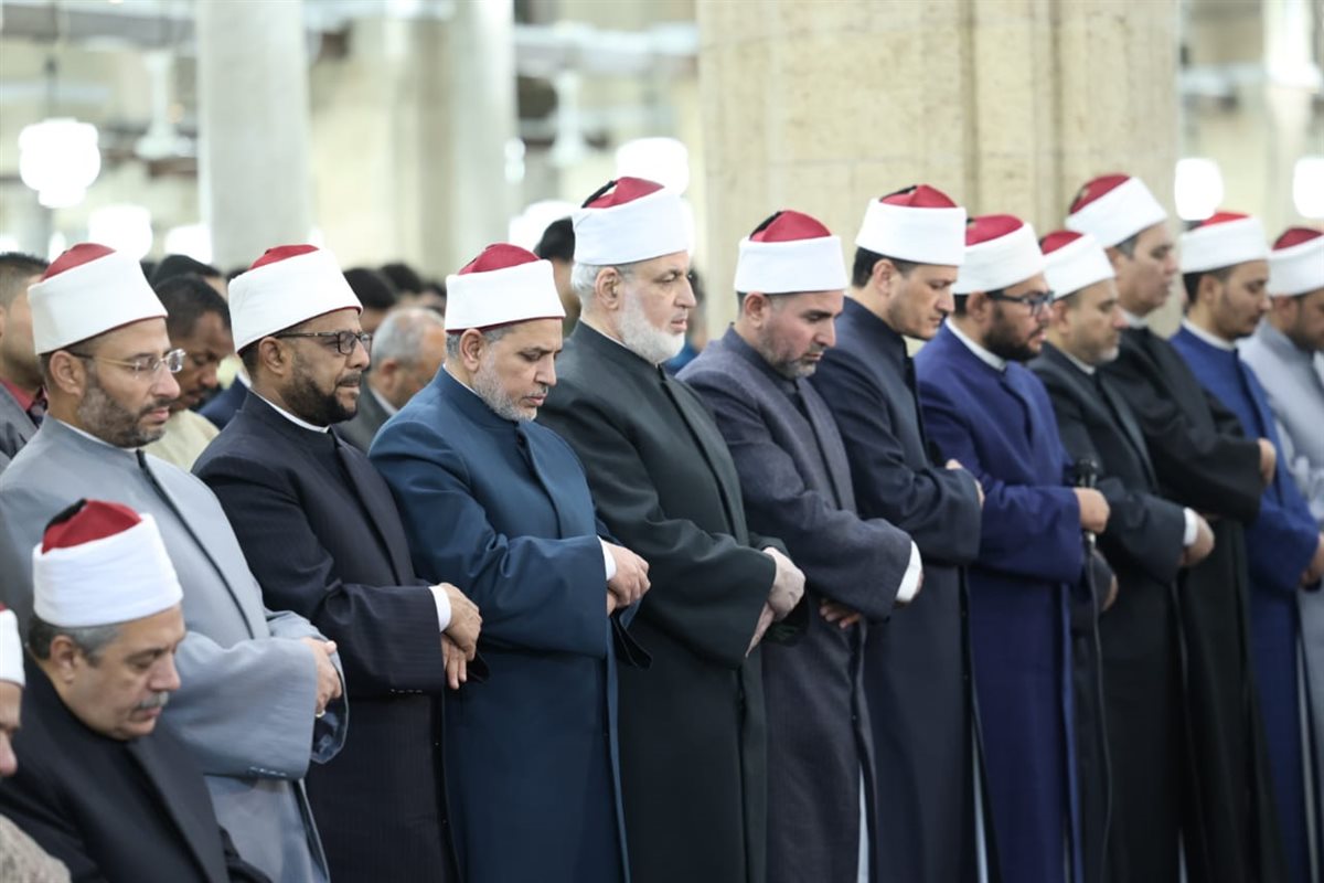 الجامع الأزهر كامل العدد بالمصلين في الثلث الأخير من شهر رمضان