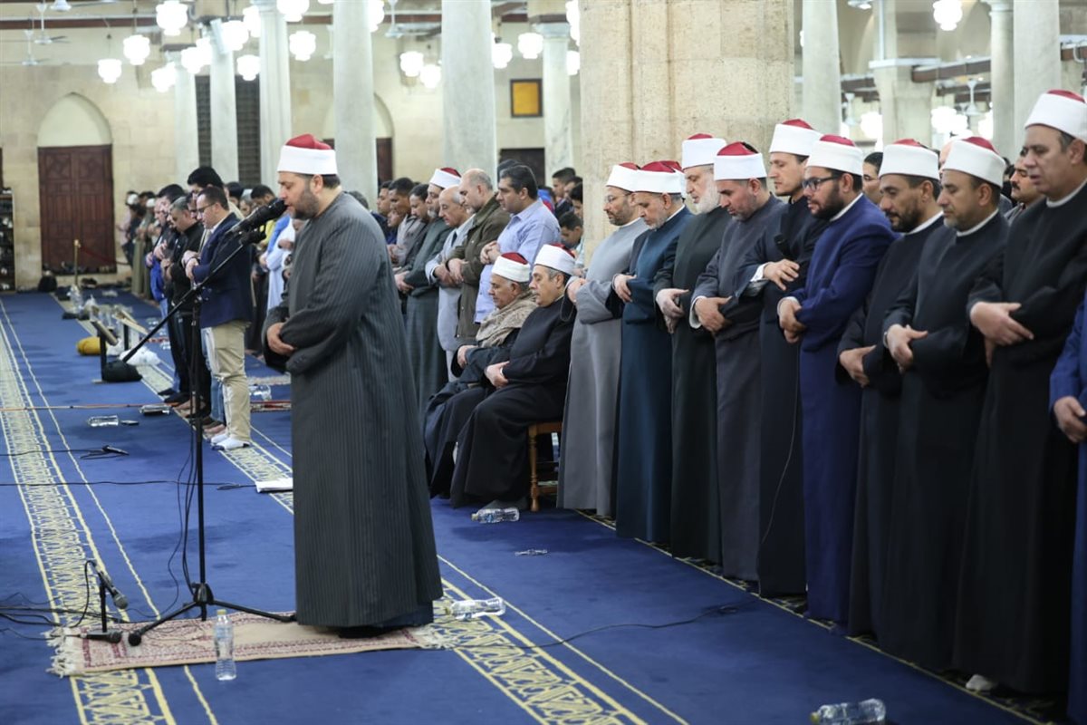 الجامع الأزهر كامل العدد بالمصلين في الثلث الأخير من شهر رمضان