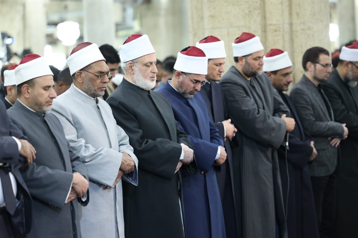 الجامع الأزهر يقيم صلاتي العشاء والتراويح