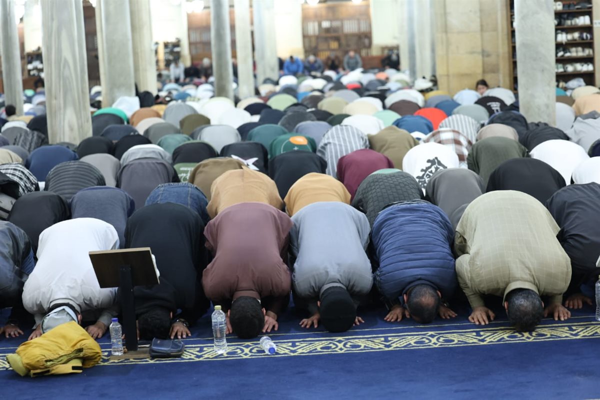 الجامع الأزهر يقيم صلاتي العشاء والتراويح
