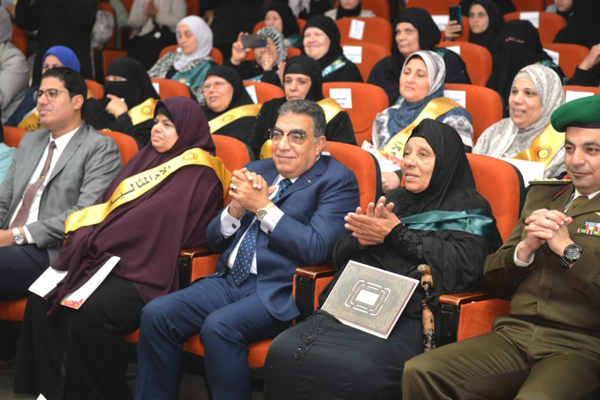 المحافظ يتابع فقرات الاحتفال