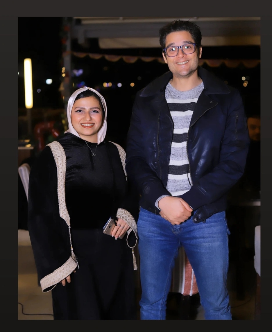 الفنان عمر خورشيد مع محررة الوفد