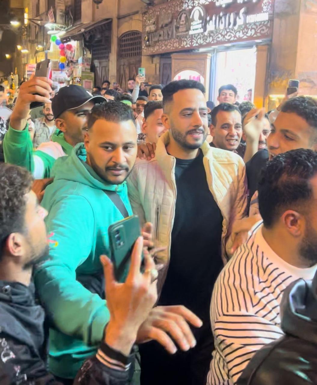 عصام السقا في شارع المعز