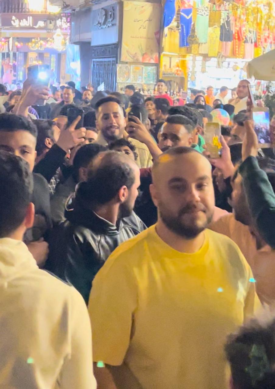 عصام السقا في شارع المعز