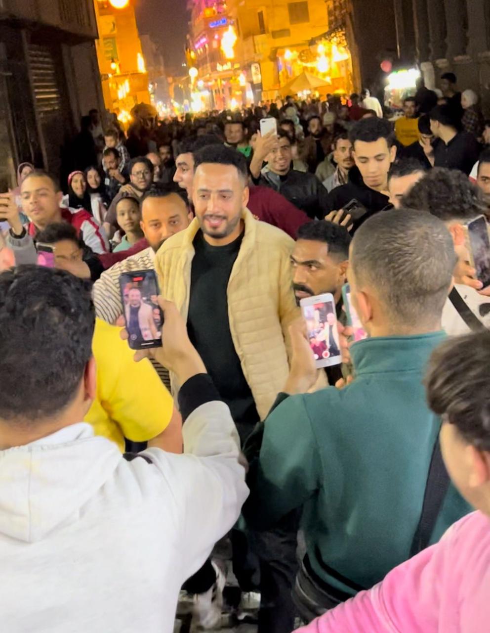 عصام السقا في شارع المعز