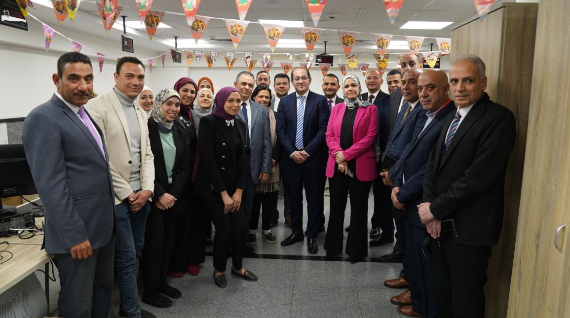 وزير المالية خلال سلسلة جولاته الميدانية بمأموريات الضرائب