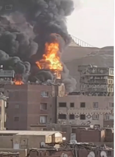 ننشر الصور الأولى من حريق عقار الزرايب بمنشأة ناصر