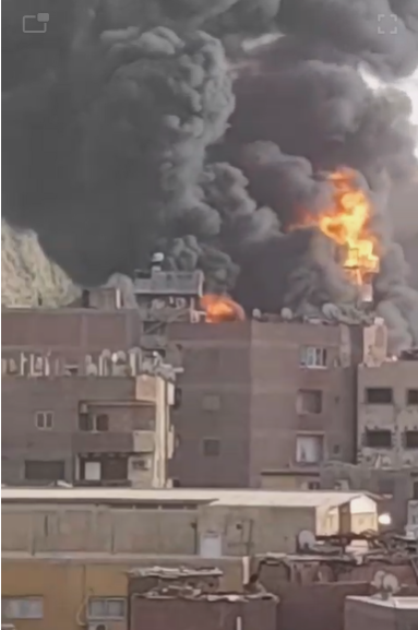 ننشر الصور الأولى من حريق عقار الزرايب بمنشأة ناصر