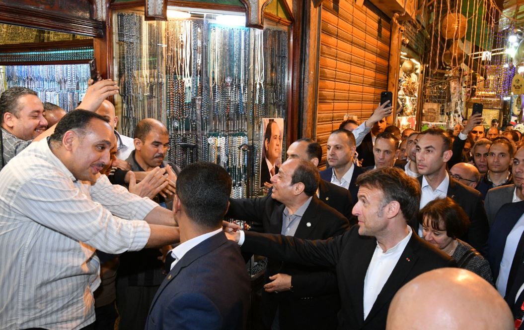 السيسي وماكرون في الحسين