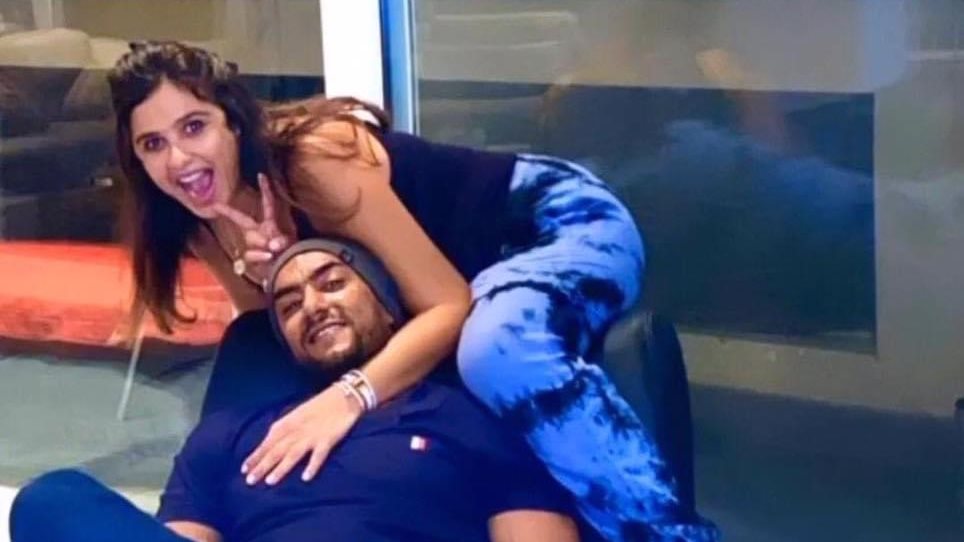 ياسمين عبد العزيز وأحمد العوضي