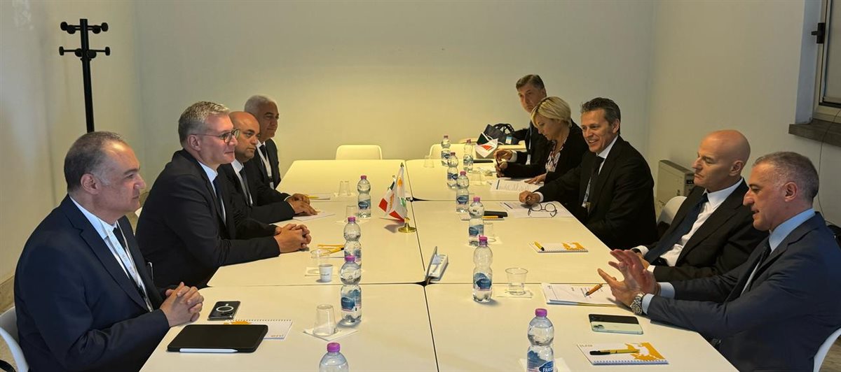 جانب من لقاء وزير البترول والرئيس التنفيذي لشركة إيني الإيطالية&nbsp;