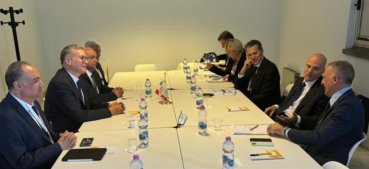 جانب من لقاء وزير البترول والرئيس التنفيذي لشركة إيني الإيطالية&nbsp;