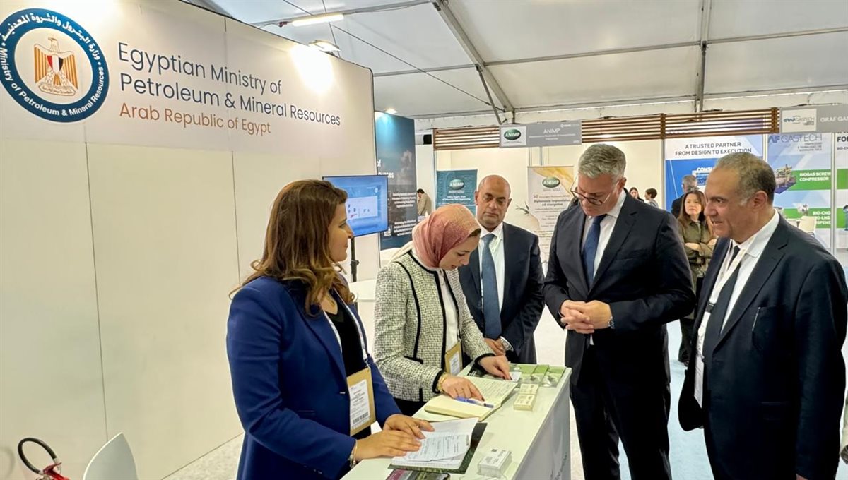 وزير البترول والثروة المعدنية يتفقد جناح قطاع البترول التابع لمؤتمر OMC Med Energy 2025