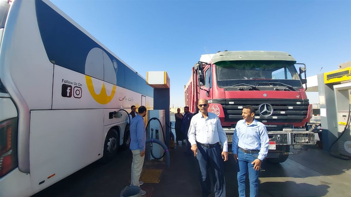 وكيل وزارة التموين بالبحر الأحمر فى محطات الوقود 