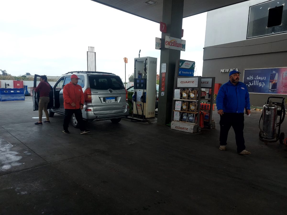 الهدوء لايزال يسيطرعلى محطات تعبئة الوقود