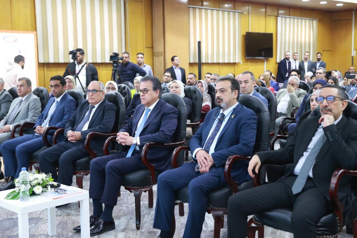 خالد عبدالغفار وزير الصحة والسكان