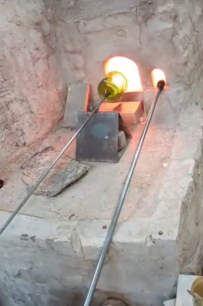الزجاج اليدوي 