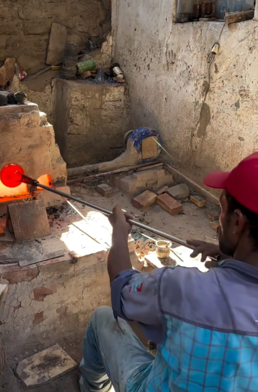 الزجاج اليدوي 