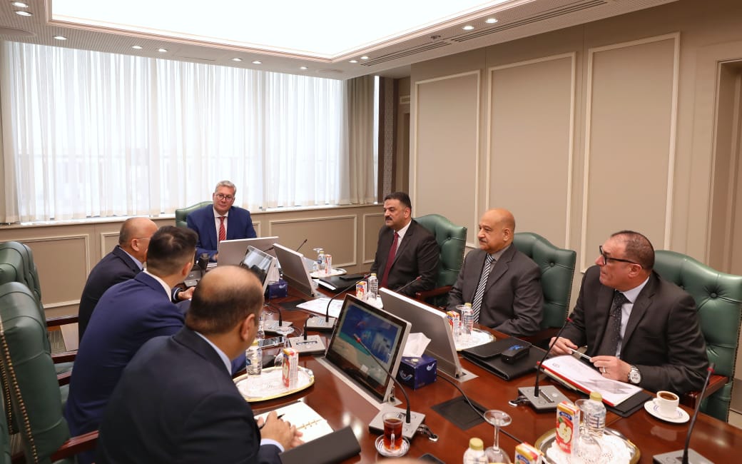 جانب من لقاء وزير البترول والثروة المعدنية ووفد شركة شيماى الصينية القابضة احدى شركات القطاع الخاص الصينى الرائدة في مجال التعدين