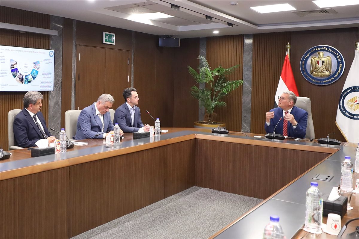 جانب من لقاء وزير البترول والثروة المعدنية ووفد شركة Sun Africa الأمريكية